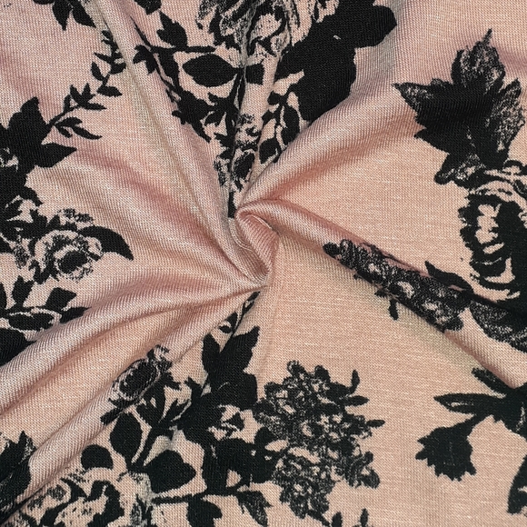 3/$15 Floral pattern on a Pale PinkRue Juju top - Picture 6 of 6